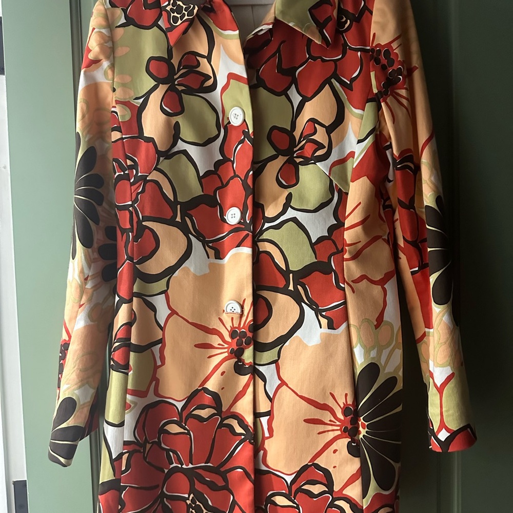 Skirting around size 10 beautiful abstract coat